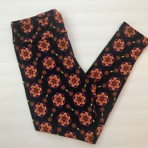 LuLaRoe Tall & Curvy Leggings